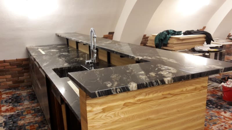 Barové a recepční pulty - realizace 12